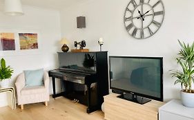 Welcoming Bungalow With Parking And Garden
